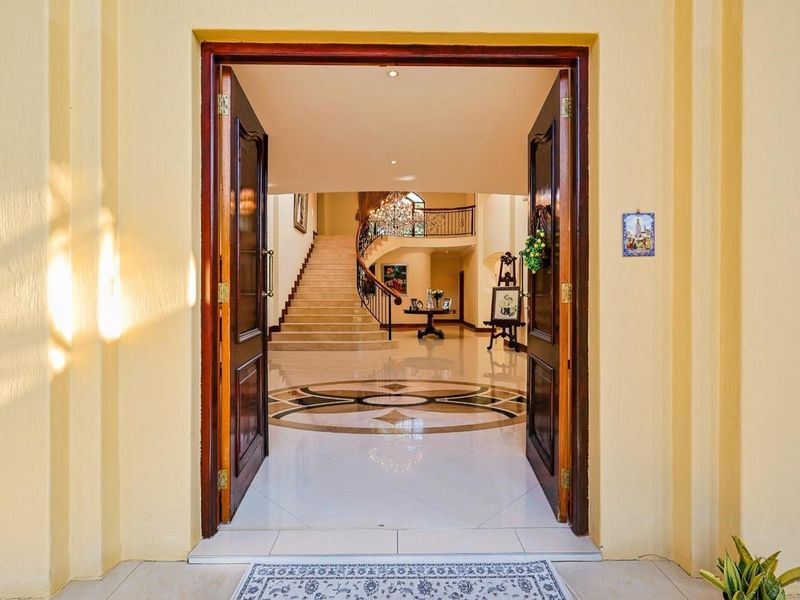 ACHITECTURAL ELEGANCE MEETS FAMILY COMFORT IN WATERKLOOF RIDGE - Photo 5