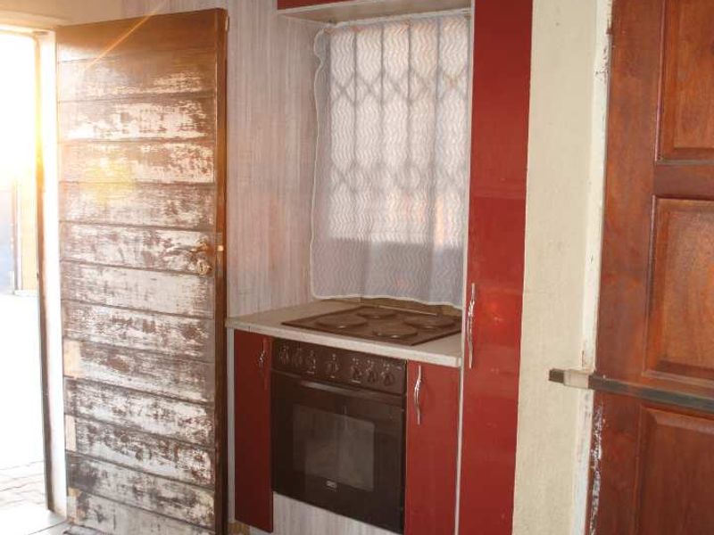 Lovely cozy two bedroom property - Photo 4