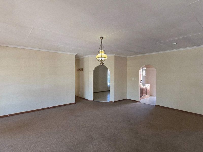 Neat and spa.cious 2 Bedroom Full Title house in Secure Retirement village - Photo 4