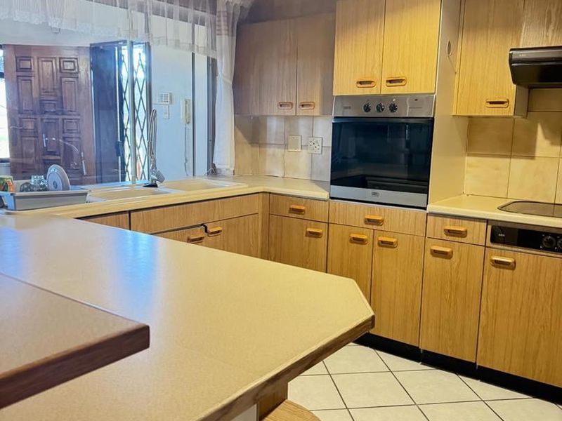 BEAUTIFUL FAMILY HOUSE FOR SALE LUDWIGSDORF, KLEIN WINDHOEK, NAMIBIA - Photo 5