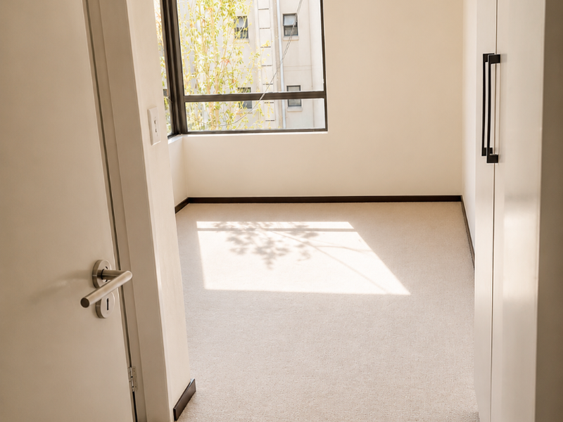Ground Floor Gem: Elegant 3-Bedroom Apartment with Open-Plan Kitchen - Photo 7