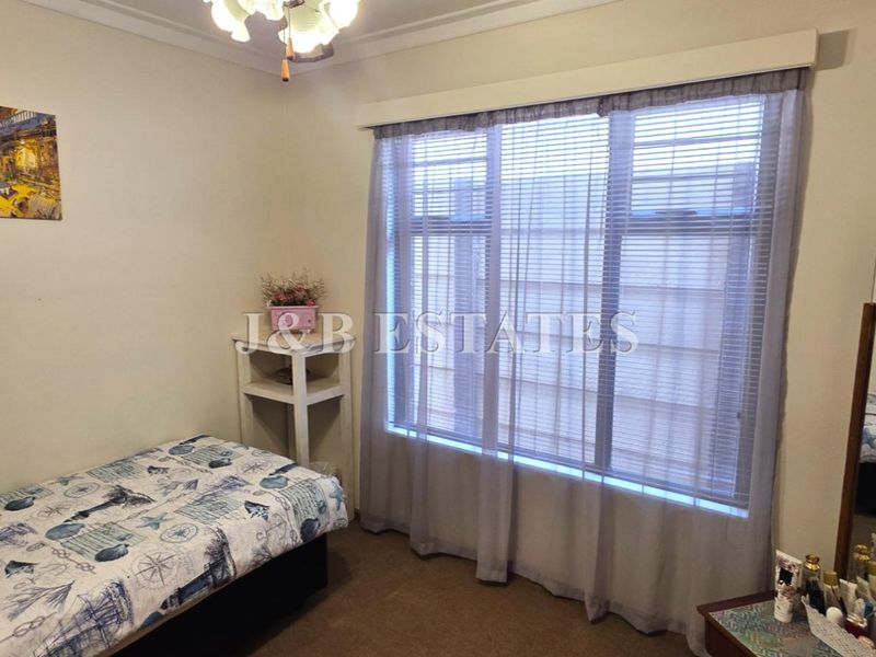 4 Bedroom House With 2 Bedroom Flat - Photo 7