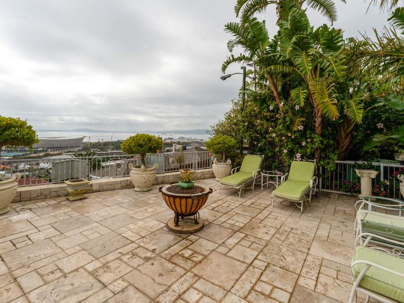 An Exceptional Green Point Residence with Rare Redevelopment Potential - Photo 8