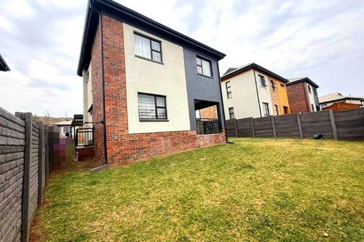 Where City Views meets Surburban Comfort - Photo 3