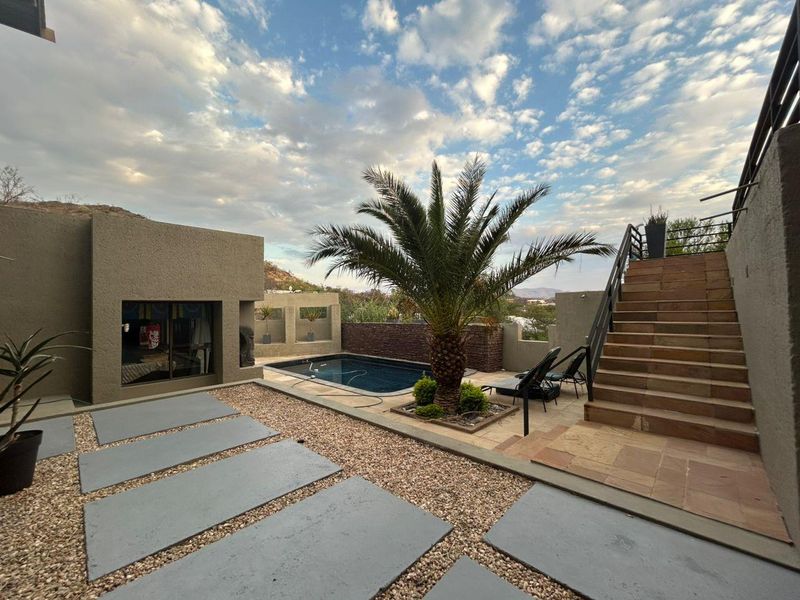🏡 Refined Luxury in Windhoek’s Prestigious Ludwigsdorf - Photo 3