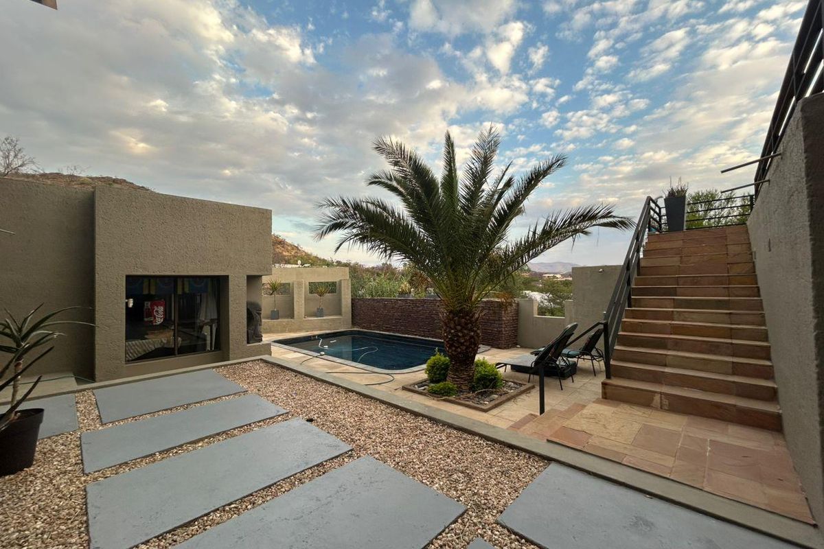 🏡 Refined Luxury in Windhoek’s Prestigious Ludwigsdorf - Photo 3