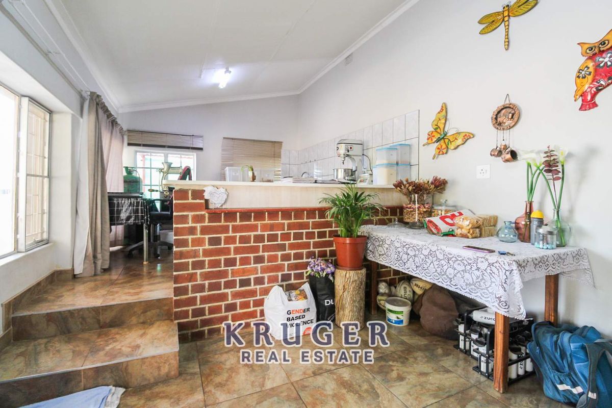 🏡 SPACIOUS FAMILY HOME WITH FLAT & ENTERTAINMENT AREAS FOR SALE IN OUTJO 🏡 - Photo 2