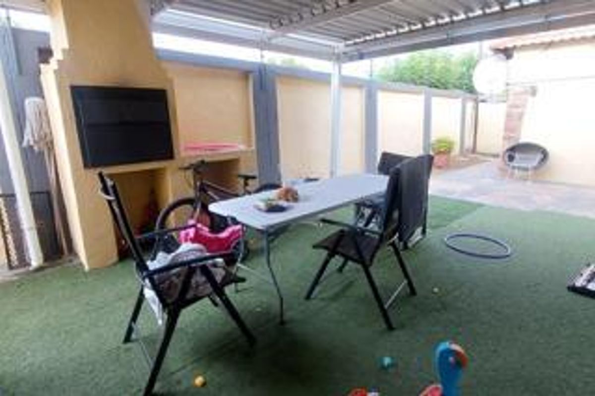 3 Bedroom House for Sale in Doornpoort - Photo 3