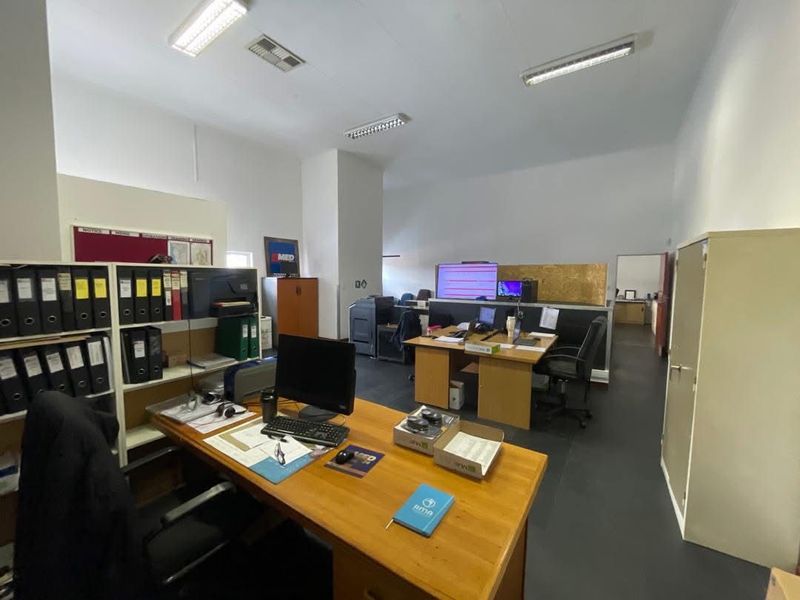 Office Building in Windhoek West - Photo 9