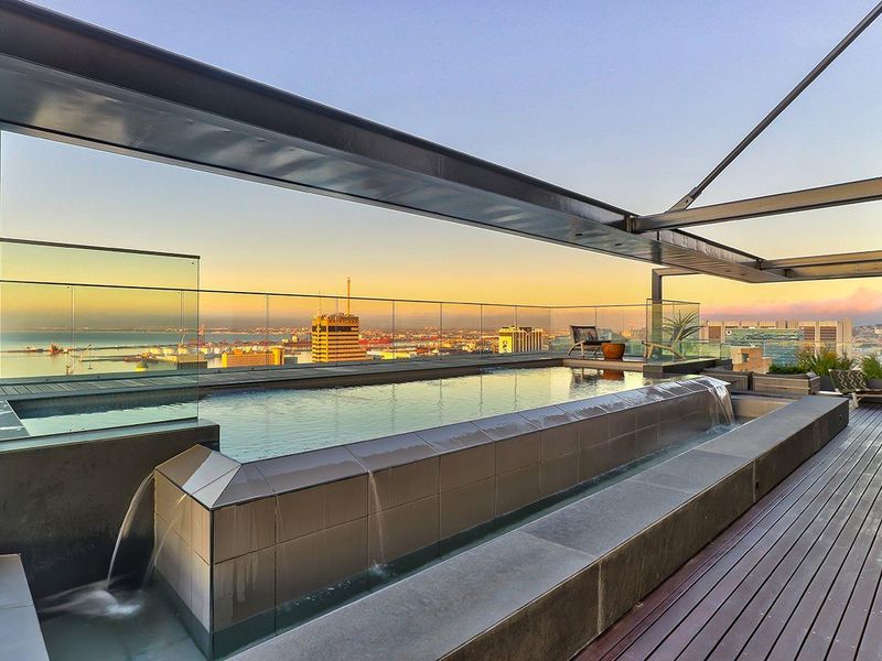 Airbnb-Ready Gem in Cape Town’s Hottest Address - Photo 2