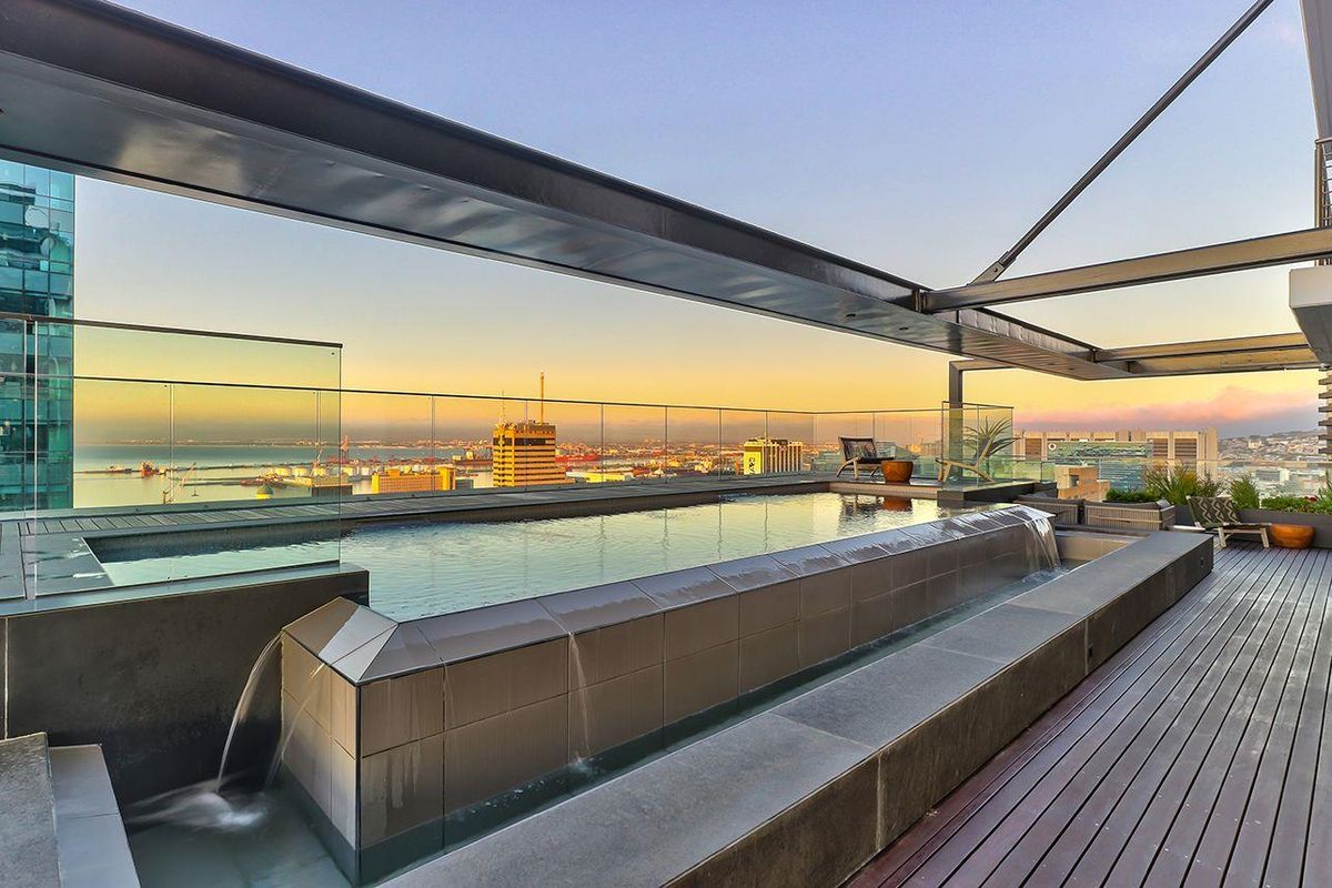 Airbnb-Ready Gem in Cape Town’s Hottest Address - Photo 2
