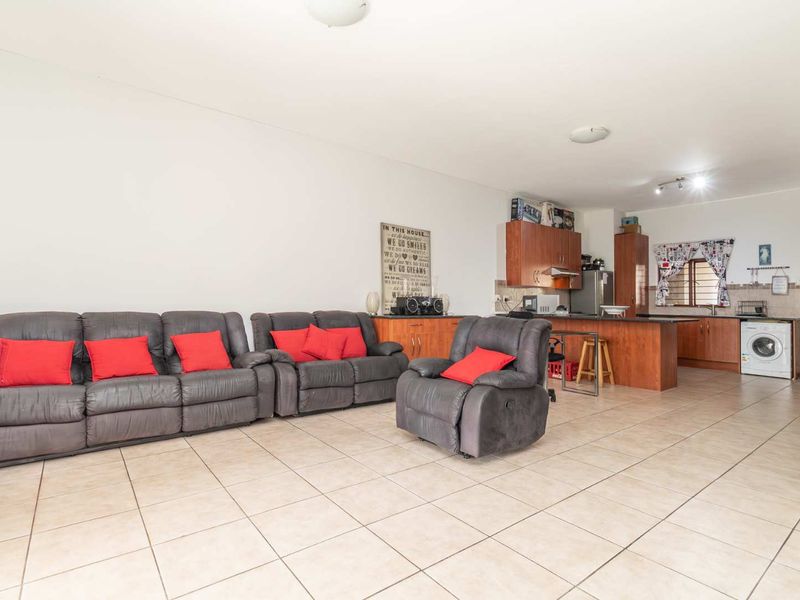 Spacious pet friendly unit available near Hillfox - Photo 5