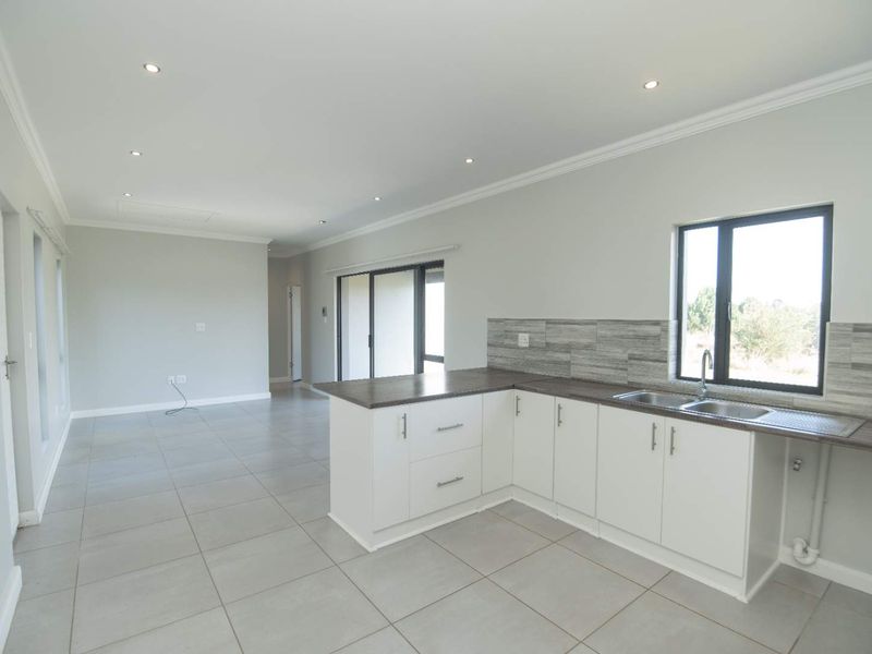 Wedgewood Golf Estate Living: Golf, Nature & Work-from-Home Comfort! - Photo 9