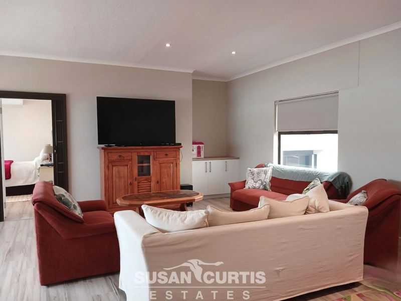 Seafront Property - Photo 3