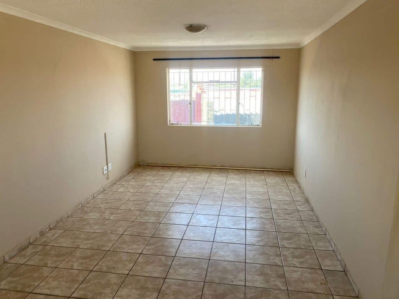 New renovated Two bedroom flat for sale in Katutura - Photo 7