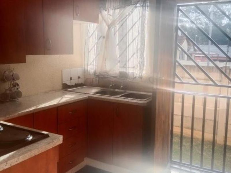 3 Bedroom, 2 Bathroom Simplex To Let - Photo 5