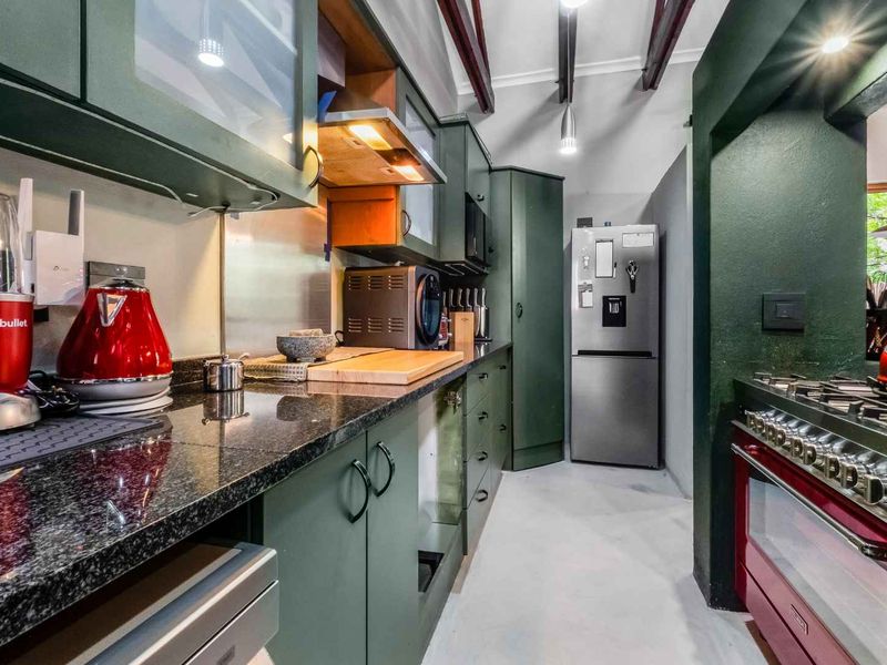 DELIGHTFUL CORNER TOP FLOOR UNIT IN A SECURE COMPLEX CALLED THE STABLES - PLUS A DOUBLE GARAGE - Photo 3