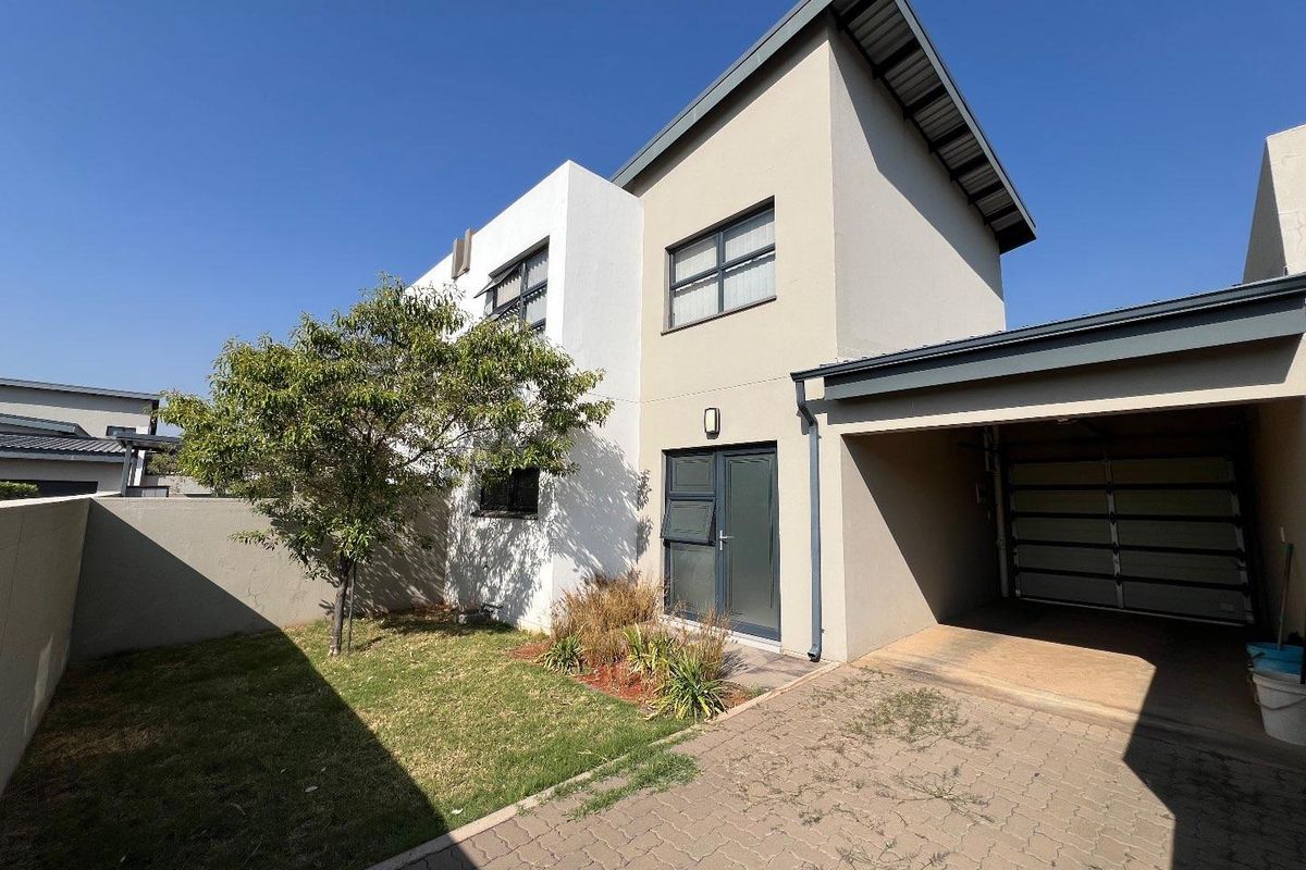 Elegant 2 Bedroom, 2 Bathroom Duplex for Rental in Secure Estate - Photo 2