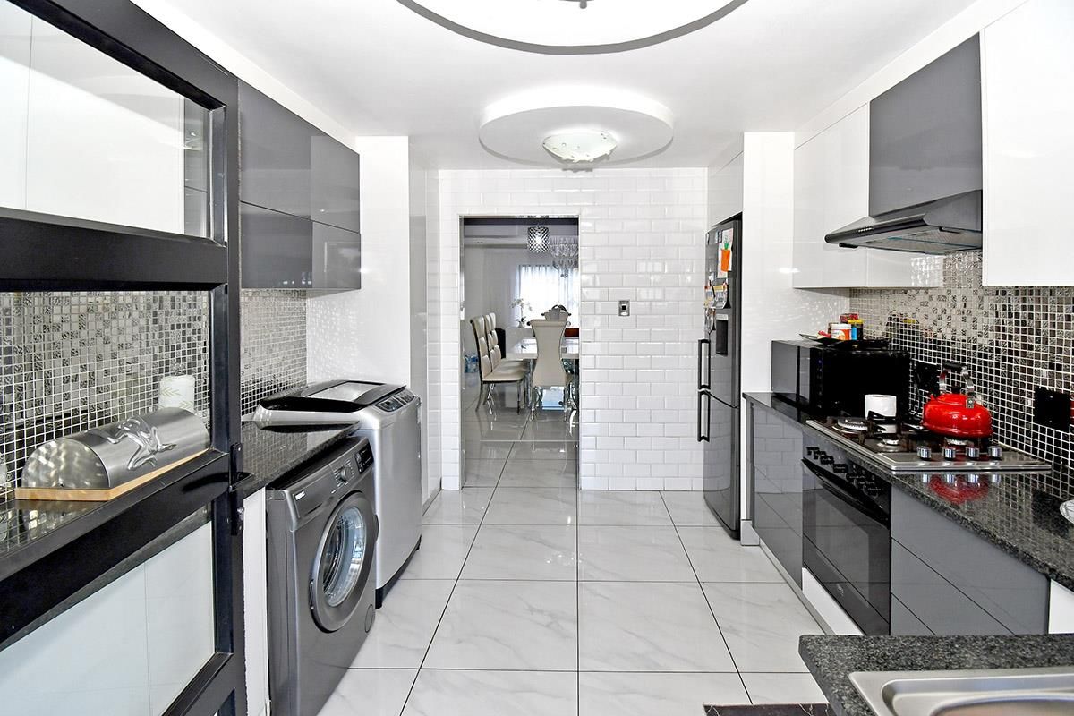 Live Like Royalty at Grootvlei Estate with 24 hours security - Photo 5