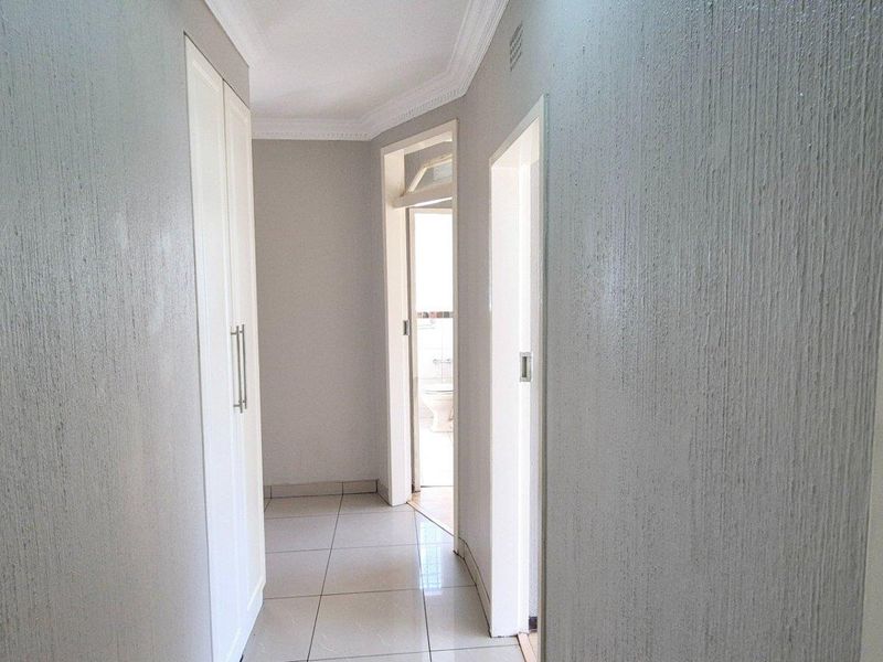 Newly renovated 3 Bedroom - Photo 8