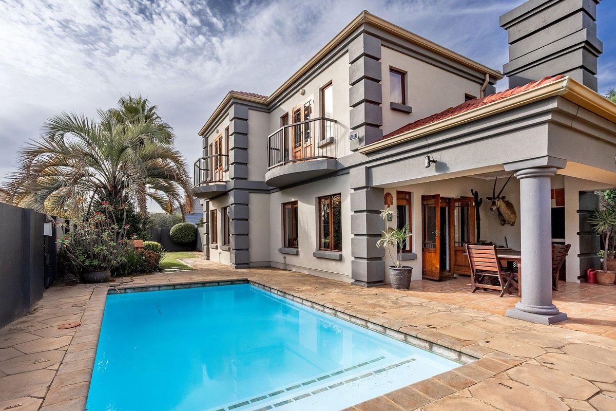 5-Bedroom Home in Sought-After Security Estate - Photo 4