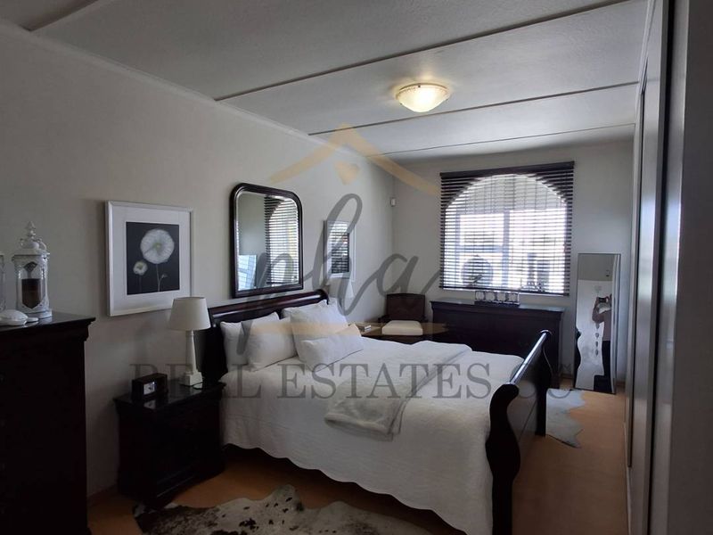 Beautifully Renovated Secure Apartment – Walking Distance to the Ocean - Photo 7