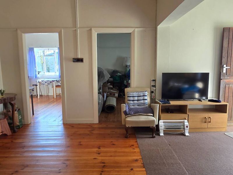 Charming Character Home with Bachelor Flat in the Heart of Gansbaai - Photo 4