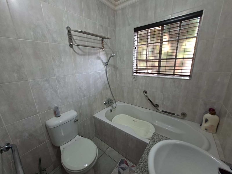 Charming Free-Standing Simplex for Sale in Allens Nek / Weltevreden Park - Photo 7