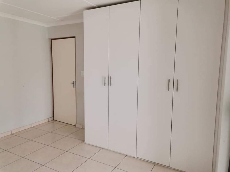 GROUND FLOOR UNIT N$ 499,999.99 - Photo 7