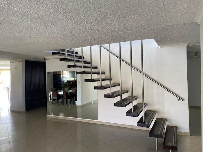 Luxurious 8-Bed Mansion: Your Dream B&B Awaits - Photo 5