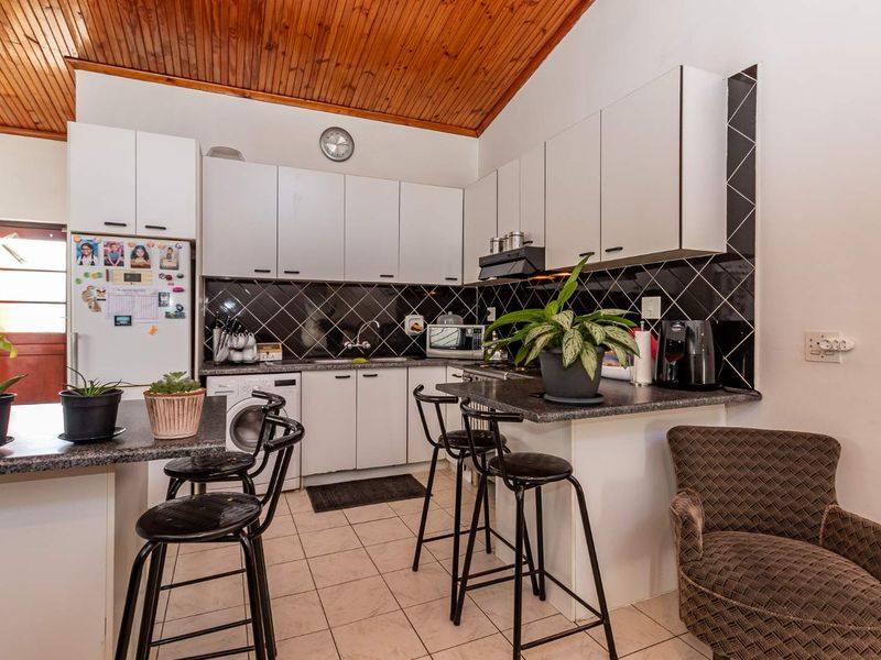 A Stunning Home Awaits... - Photo 2