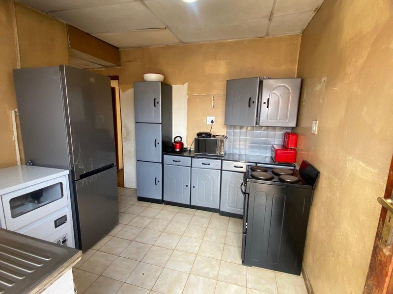 Spacious Family Home For Sale In Ext11 - Photo 9