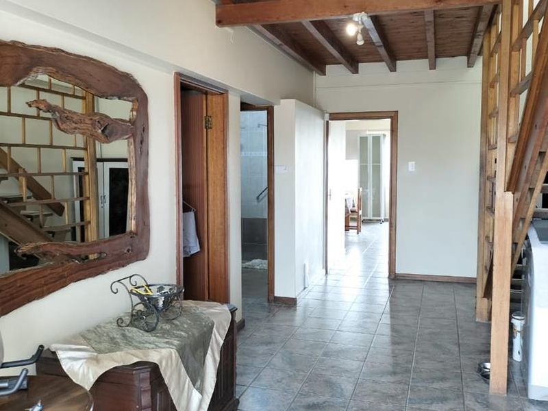 **A Spacious Family Home Perfect for Entertaining** - Photo 2