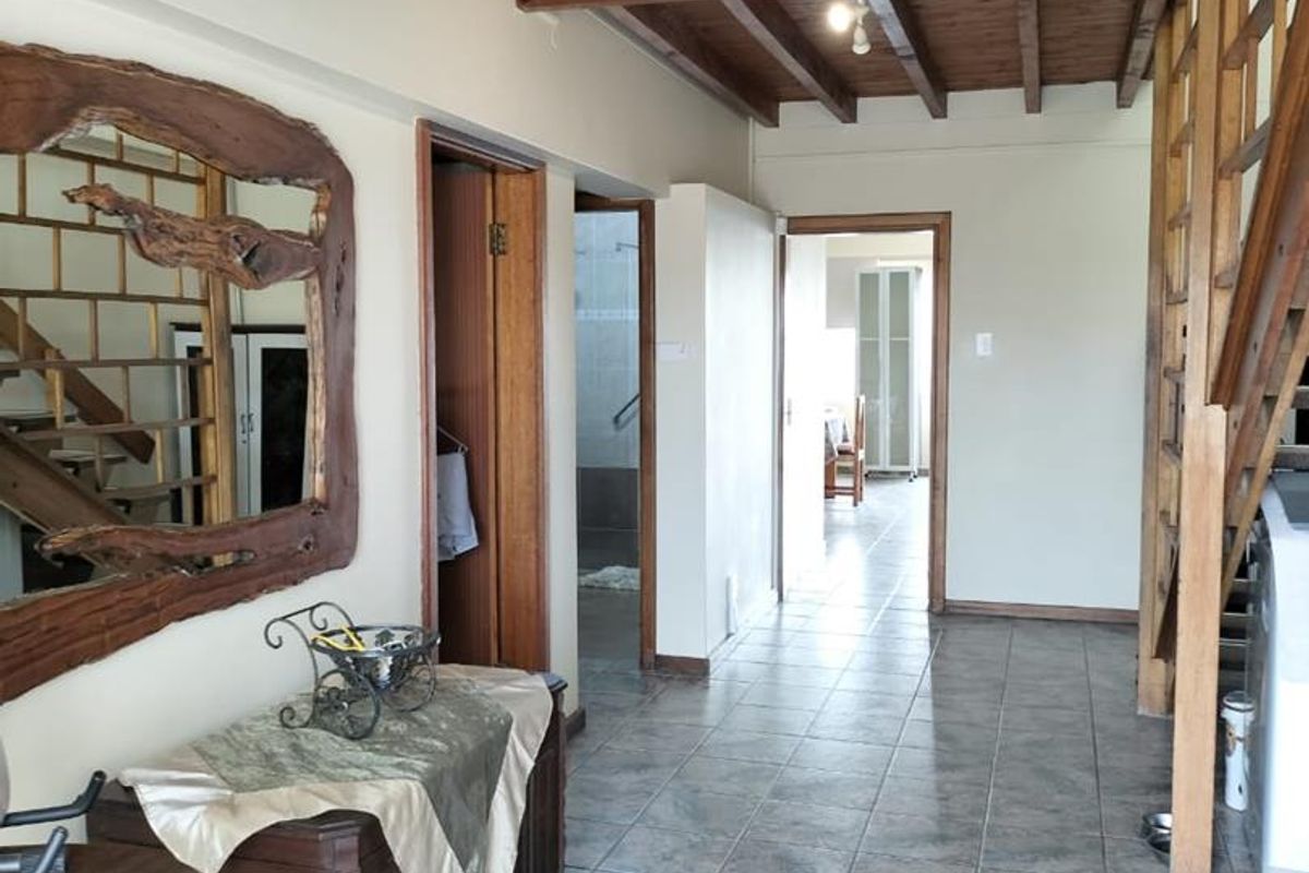 **A Spacious Family Home Perfect for Entertaining** - Photo 2