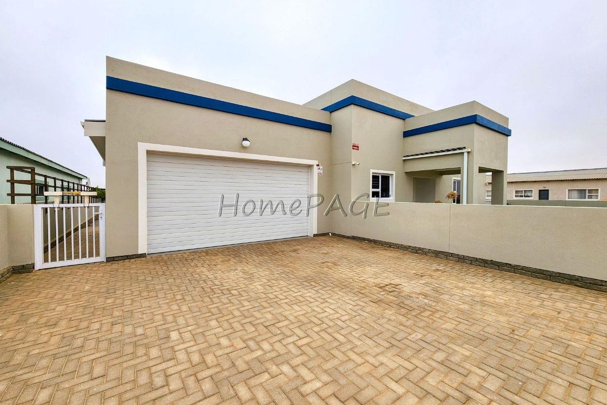 Ext 11, Henties Bay:  Stylish and modern house for sale in Sunbay - Photo 2