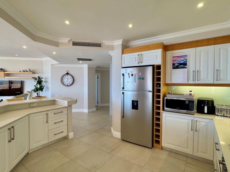 A rare gem in one of Umhlanga's most prestigious apartment blocks!!! - Photo 8