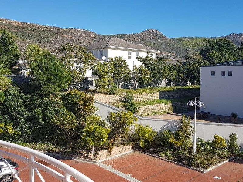 Light and Bright First Floor Office - Photo 7