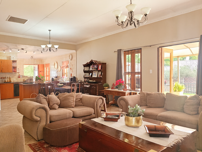 Elegant Sandstone Home with Flair and Family Appeal and a Flatlet - Photo 5
