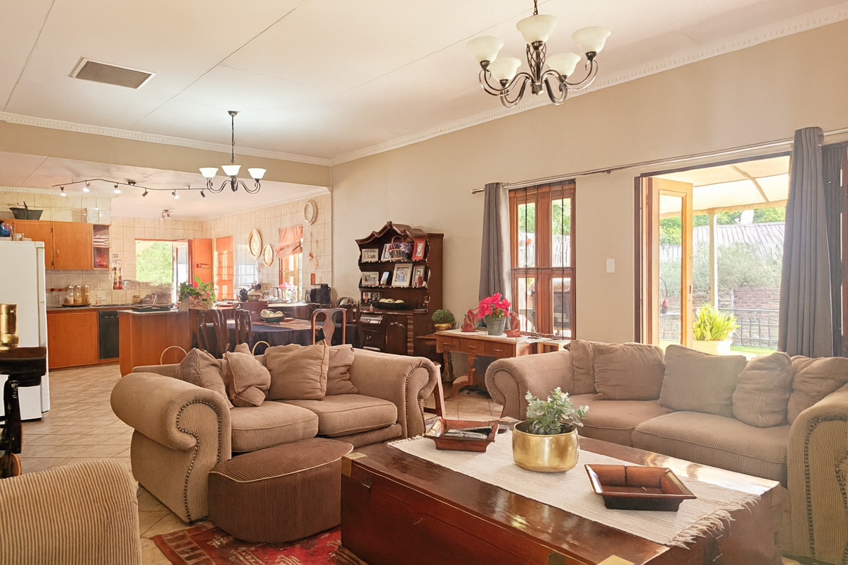 Elegant Sandstone Home with Flair and Family Appeal and a Flatlet - Photo 5