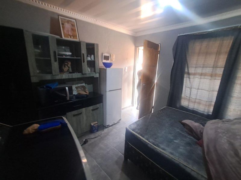 Multi Letting Property In Clayville Ext 01 - Photo 9