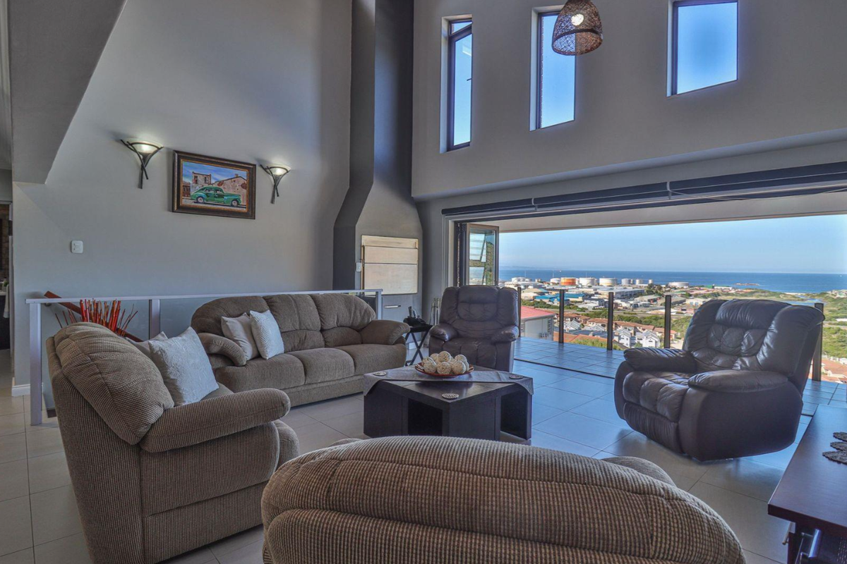 Elevated Elegance - 4 Bedroom Home with Panoramic Sea Views - Photo 4
