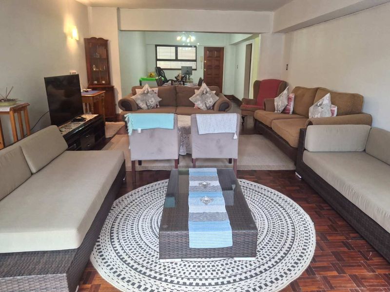 A CHARMING THREE BEDROOM GARDEN APARTMENT - Photo 6