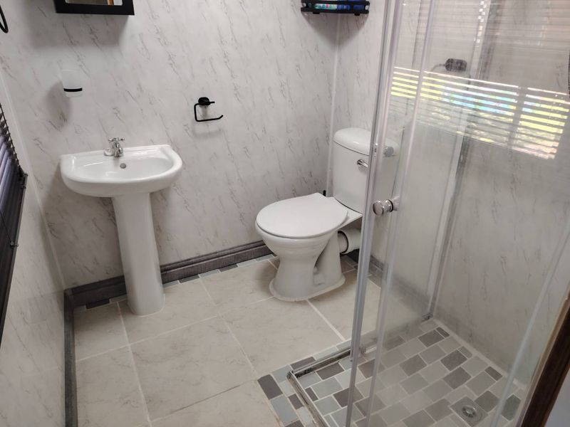 One bedroom garden cottage in Chrismar to rent - Photo 5