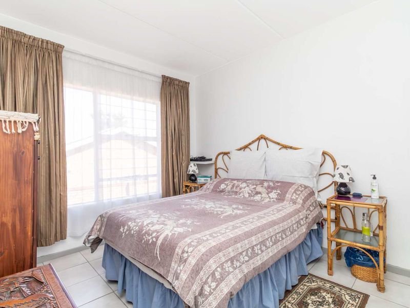 Honeypark Haven: Modern, Stylish, Perfect Home for Families & Pets! - Photo 9