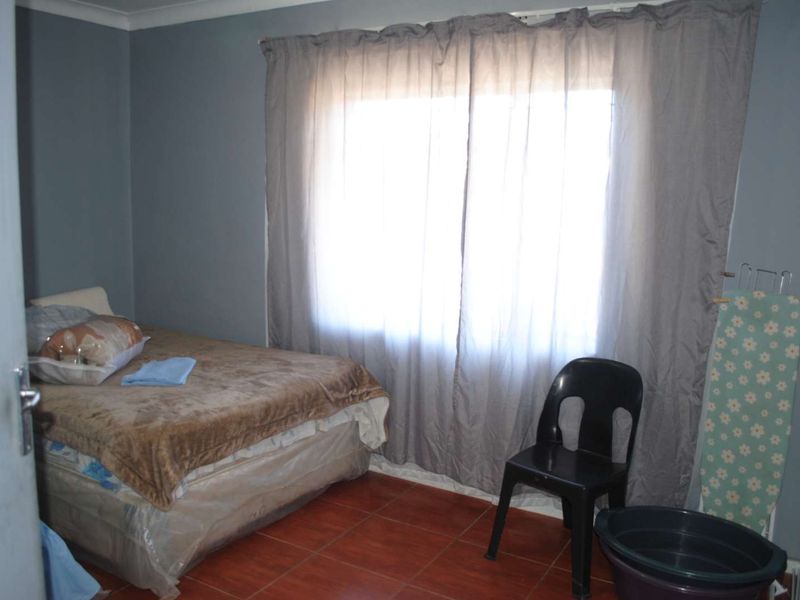 Cozy, Charming 3-bedroom house to be your home in well sought after area (Midvaal) - Photo 9