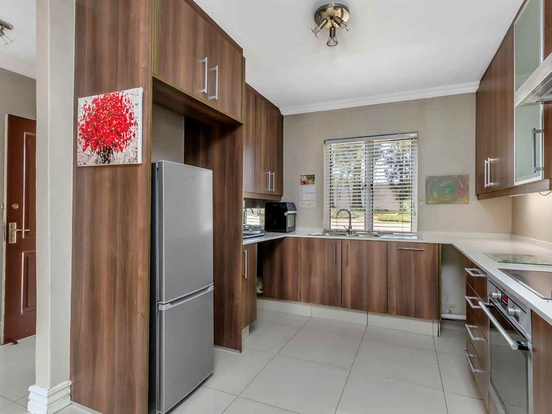 2 BEDROOM GARDEN UNIT SITUATED IN A PERFECT LOCATION - Photo 6