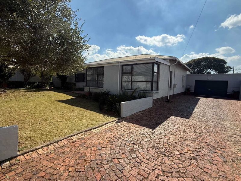 Neat as a Pin – Spacious Family Living at Its Best - Photo 1
