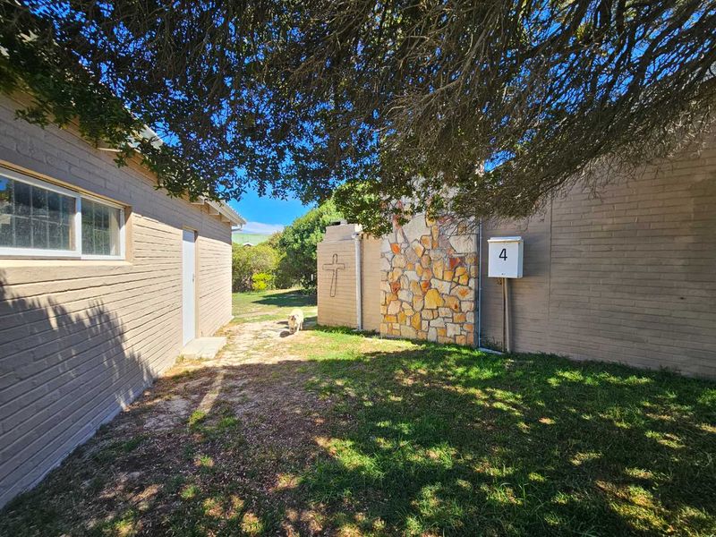 Space, privacy, and abundant birdlife on an extra-large stand - Photo 2