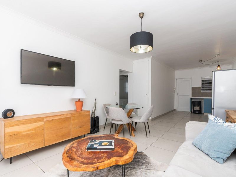 Furnished 2 bedr/2 batr apartment in Green Point with covered parking - Photo 4