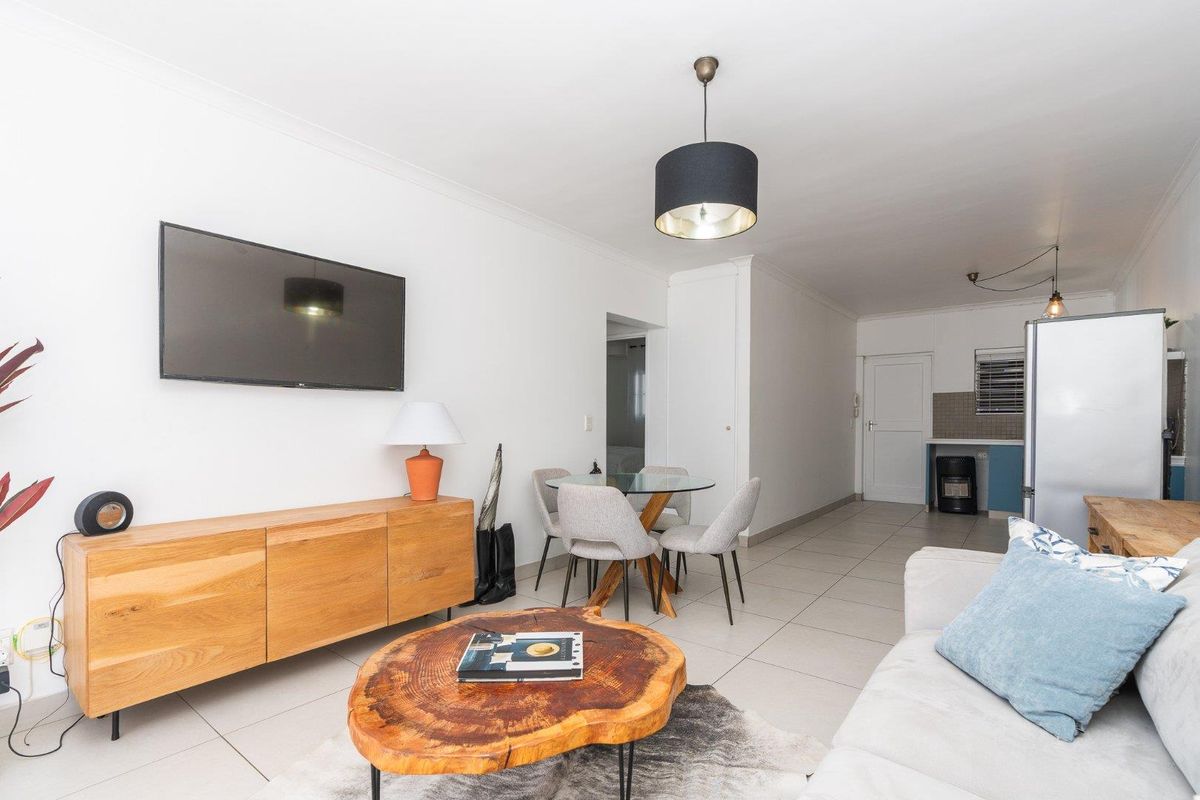 Furnished 2 bedr/2 batr apartment in Green Point with covered parking - Photo 4